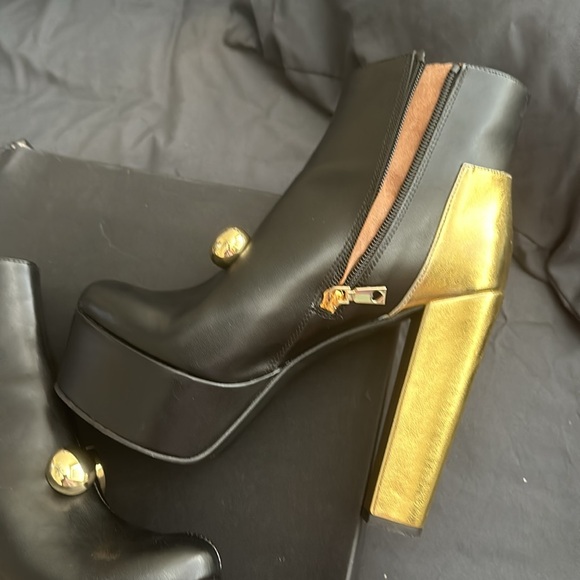 Block Heel Platform boots by Love Moschino - Picture 7 of 13